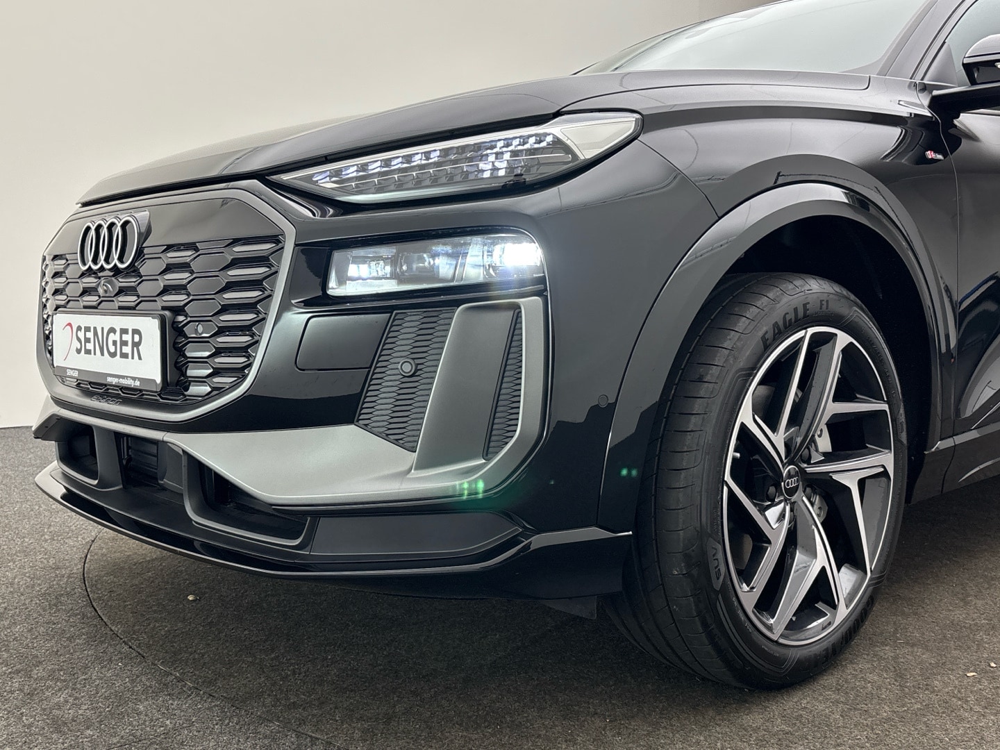 Bild über Audi Q6 SUV e-tron S line business e-tron performance 225 kW - für weitere Informationen kontaktieren Sie den Audi Partner