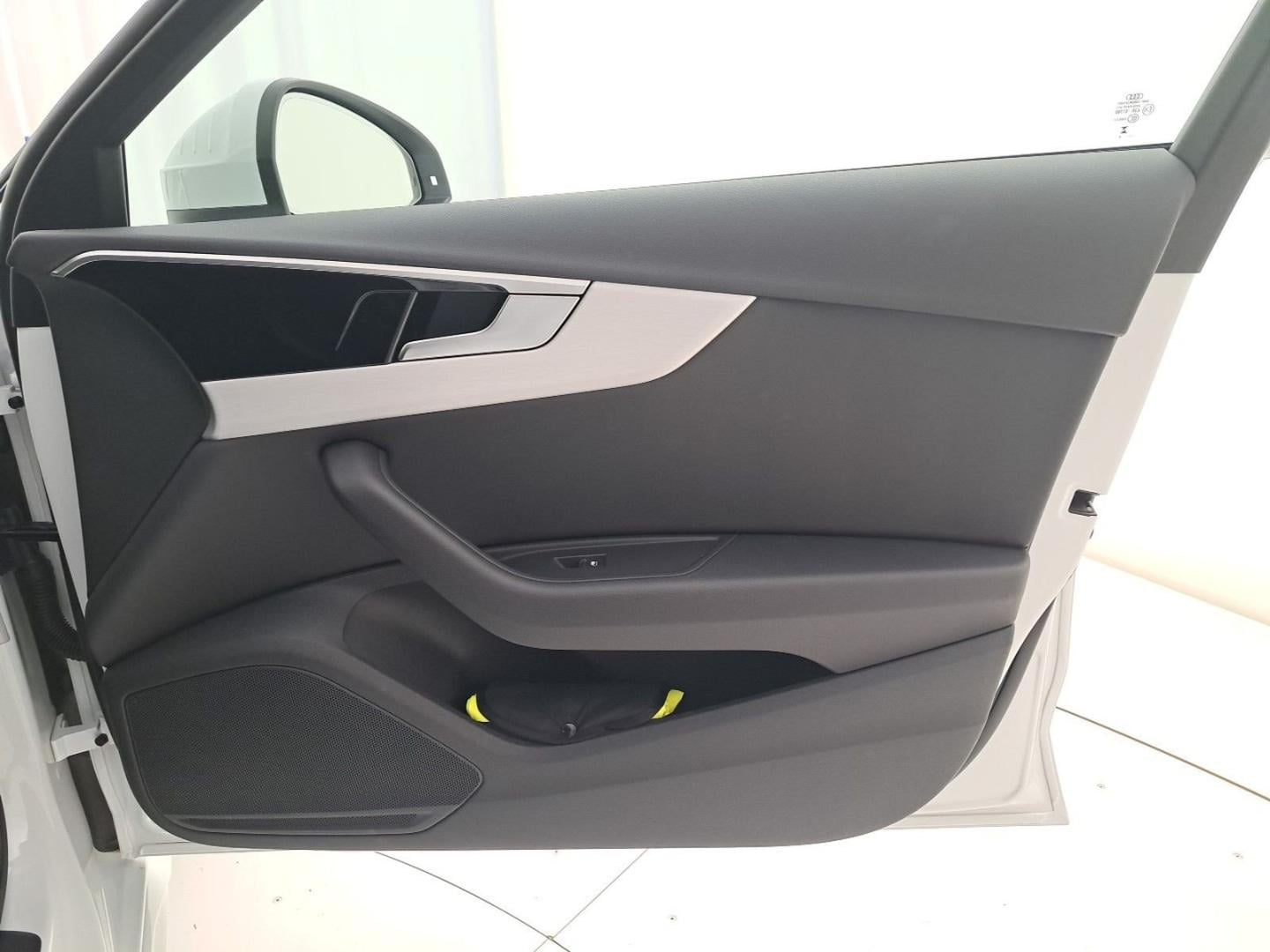 Image about Audi A4 Avant S line edition 40 TDI quattro 150 kW (204 CV) S tronic