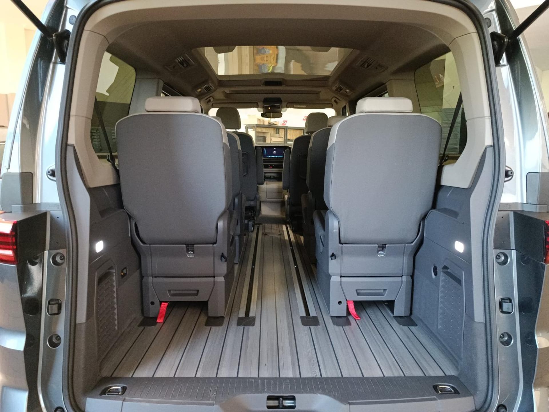 Volkswagen Multivan Langversion Basis-Modell