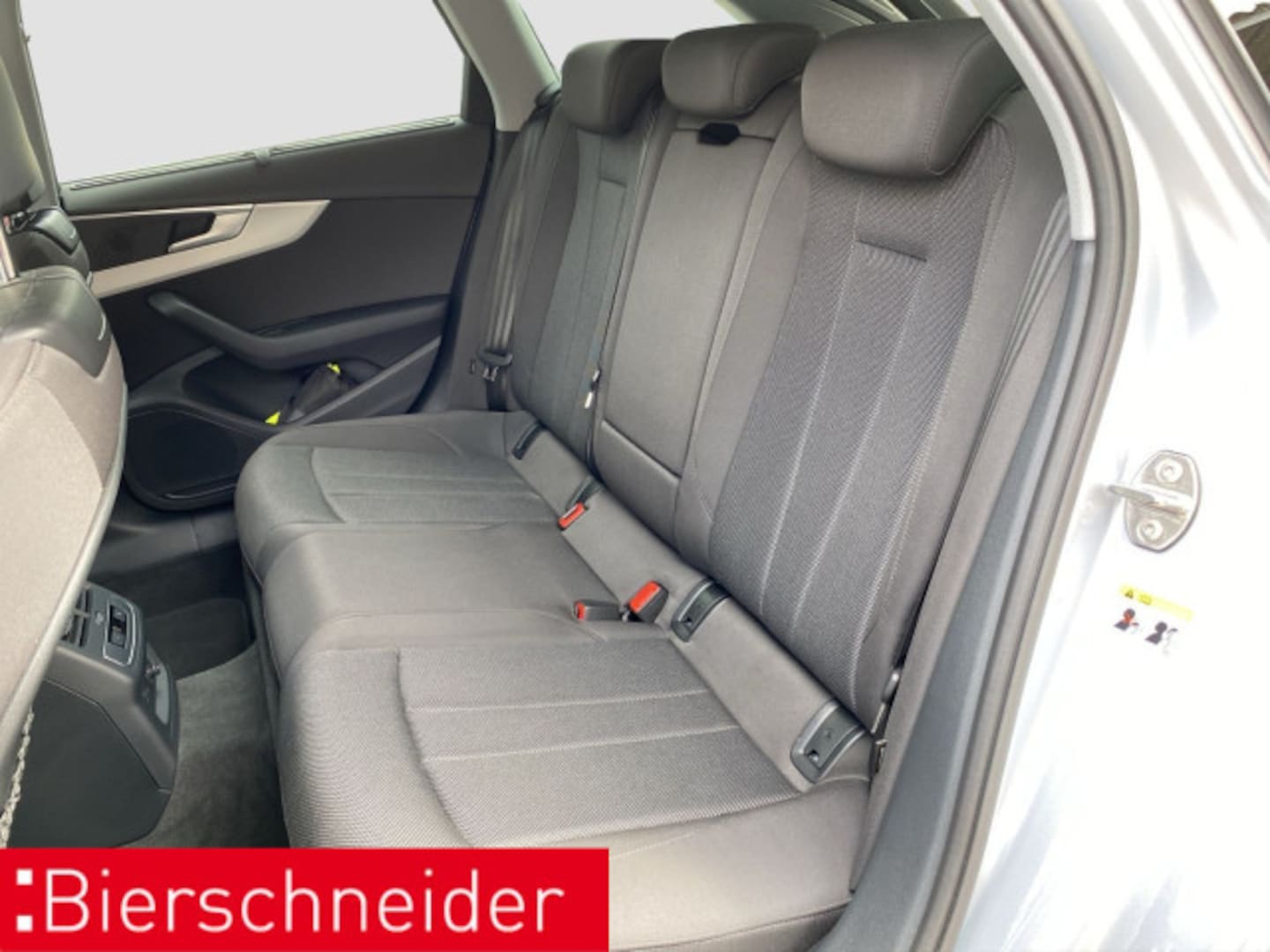 Bild über Audi A4 Avant advanced 40 TFSI S tronic - für weitere Informationen kontaktieren Sie den Audi Partner
