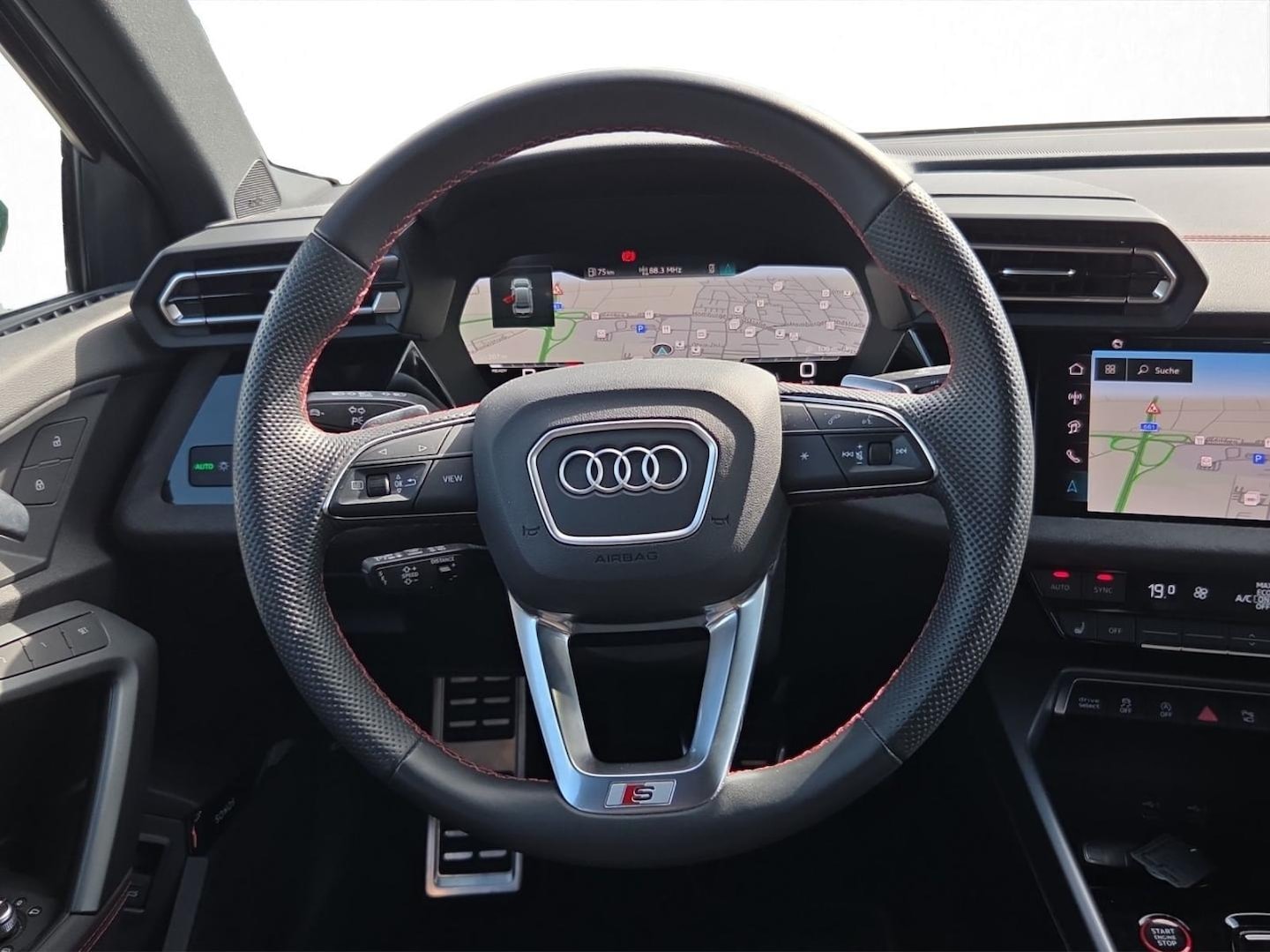 Bild über Audi S3 Limousine TFSI quattro S tronic - für weitere Informationen kontaktieren Sie den Audi Partner