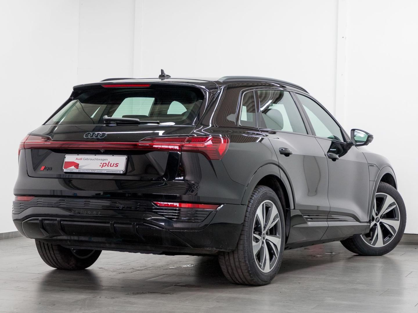 Image about Audi Q8 e-tron S line 50 e-tron quattro