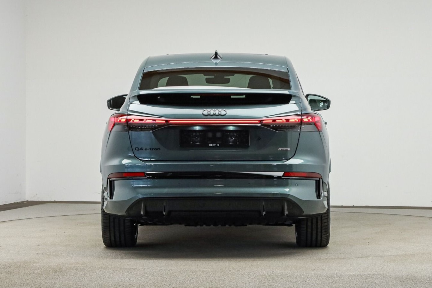 Bild über Audi Q4 Sportback e-tron e-tron quattro 220 kW - für weitere Informationen kontaktieren Sie den Audi Partner