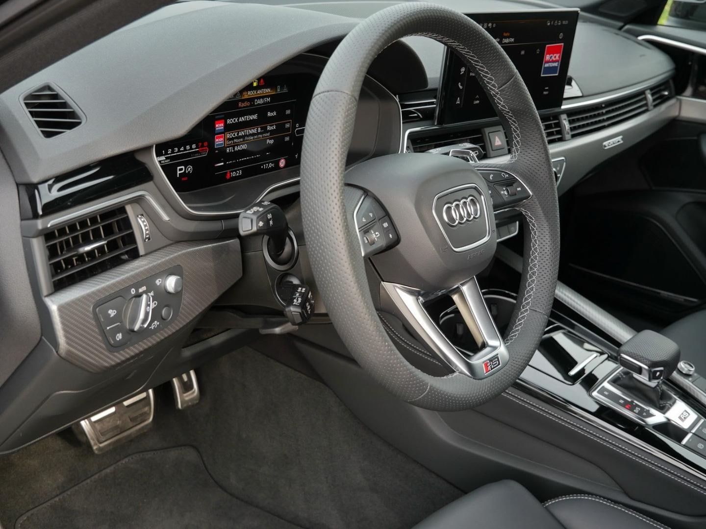 Bild über Audi RS 4 Avant TFSI quattro tiptronic - für weitere Informationen kontaktieren Sie den Audi Partner