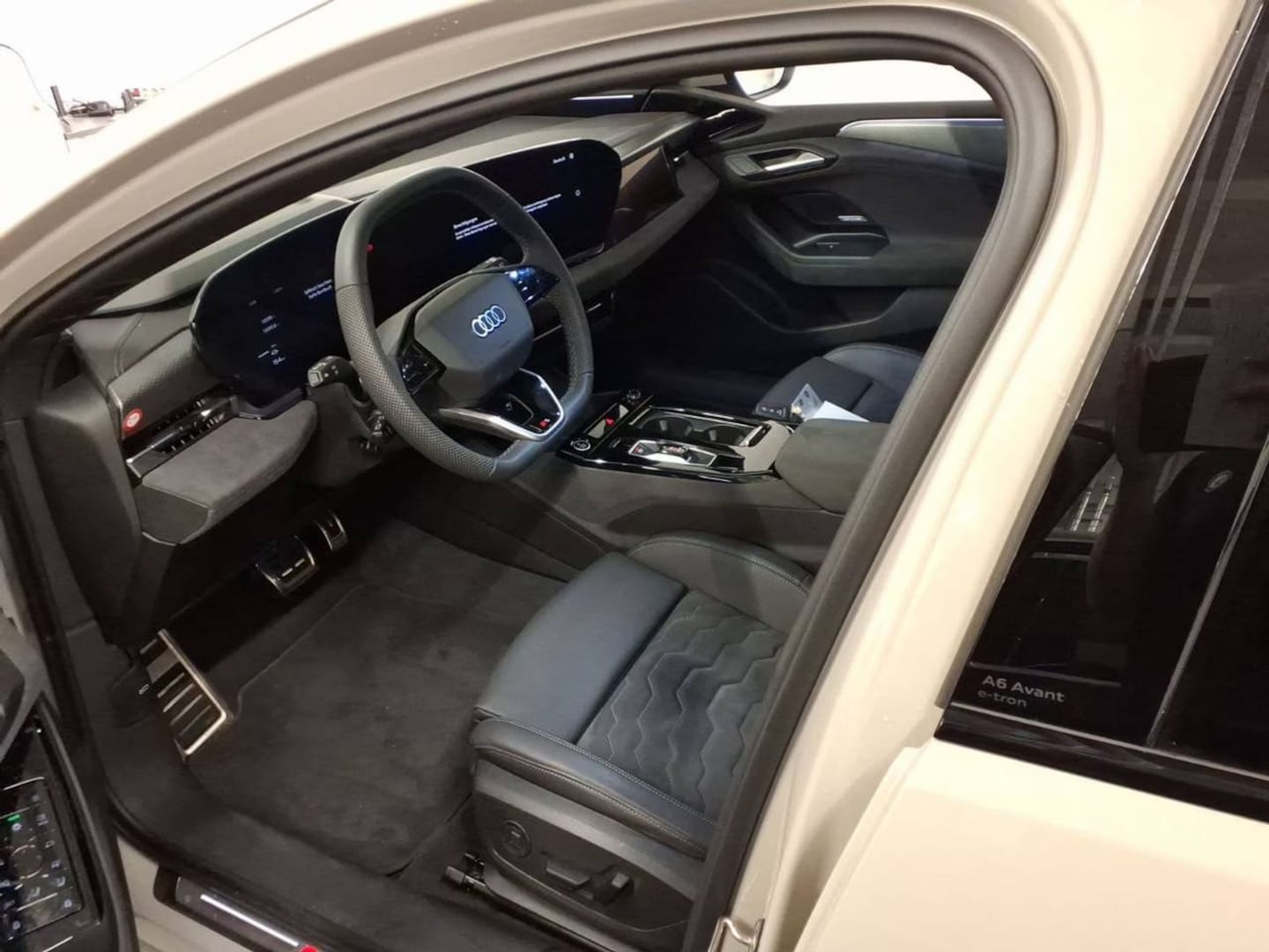 Bild über Audi A6 Avant e-tron e-tron performance 270 kW - für weitere Informationen kontaktieren Sie den Audi Partner