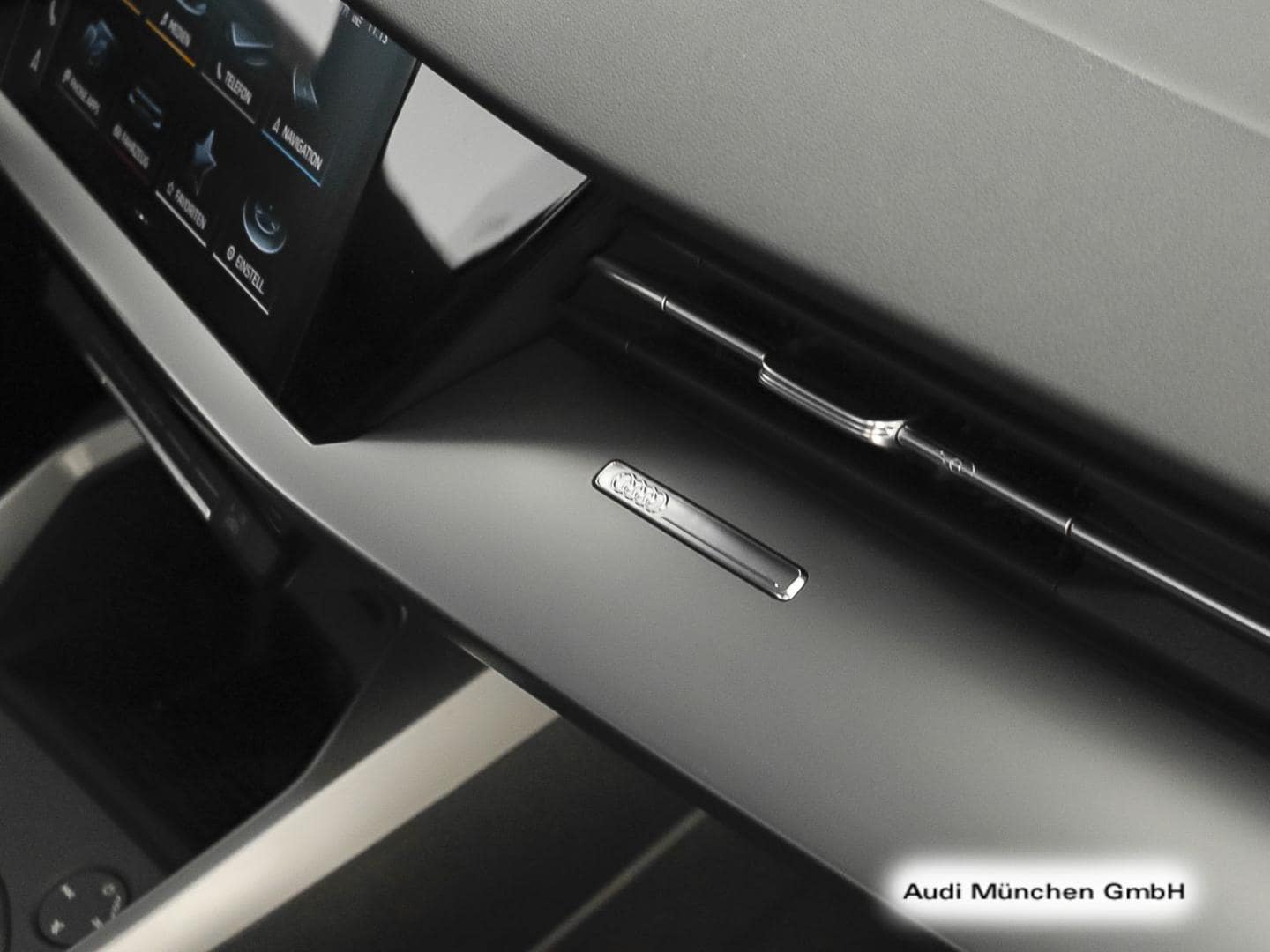 Bild über Audi A3 Limousine 30 TFSI Schaltgetriebe - für weitere Informationen kontaktieren Sie den Audi Partner