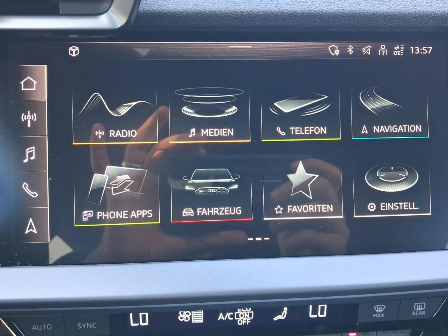 Bild über Audi RS 3 Sportback TFSI quattro S tronic - für weitere Informationen kontaktieren Sie den Audi Partner