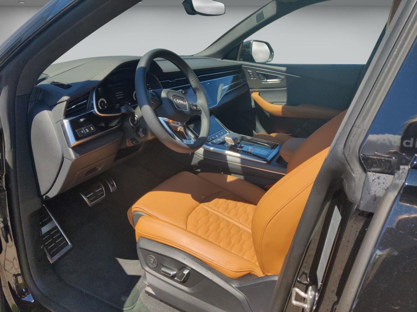 Bild über Audi RS Q8 SUV TFSI quattro 471 kW tiptronic - für weitere Informationen kontaktieren Sie den Audi Partner