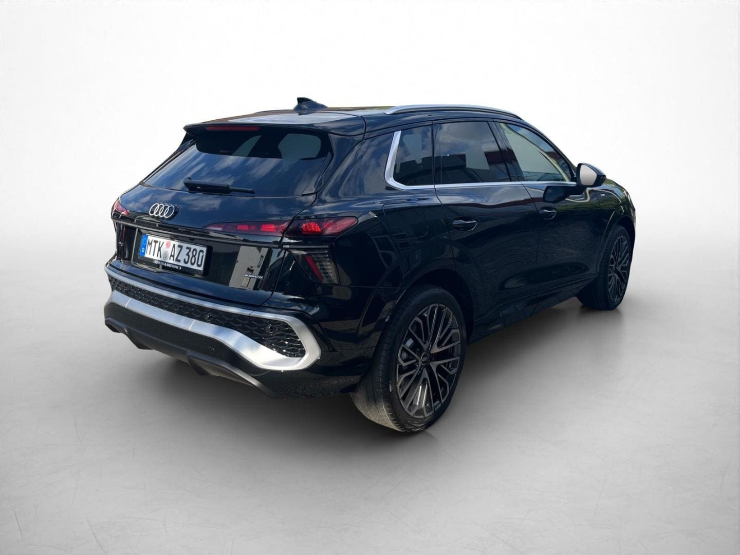 Bild über Audi Q3 SUV TFSI quattro 195 kW S tronic - für weitere Informationen kontaktieren Sie den Audi Partner