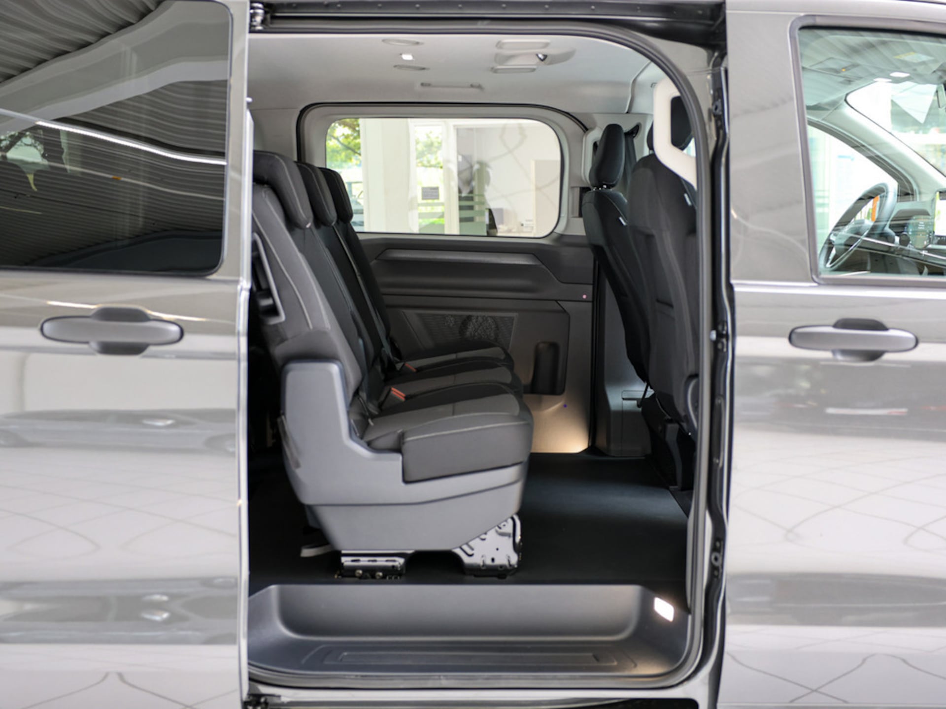 Volkswagen Caravelle langer Radstand Basis-Modell