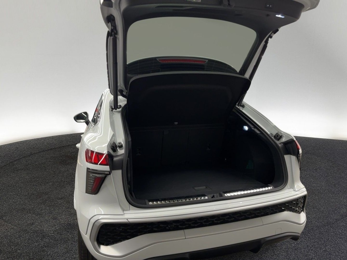Bild über Audi Q3 Sportback e-hybrid e-hybrid 200 kW S tronic - für weitere Informationen kontaktieren Sie den Audi Partner