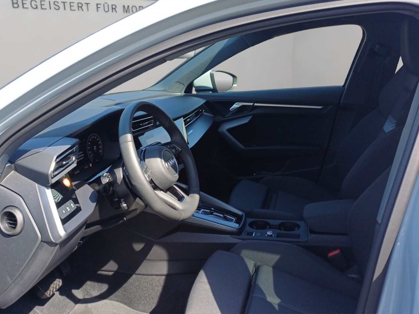 Bild über Audi A3 allstreet 35 TDI S tronic - für weitere Informationen kontaktieren Sie den Audi Partner