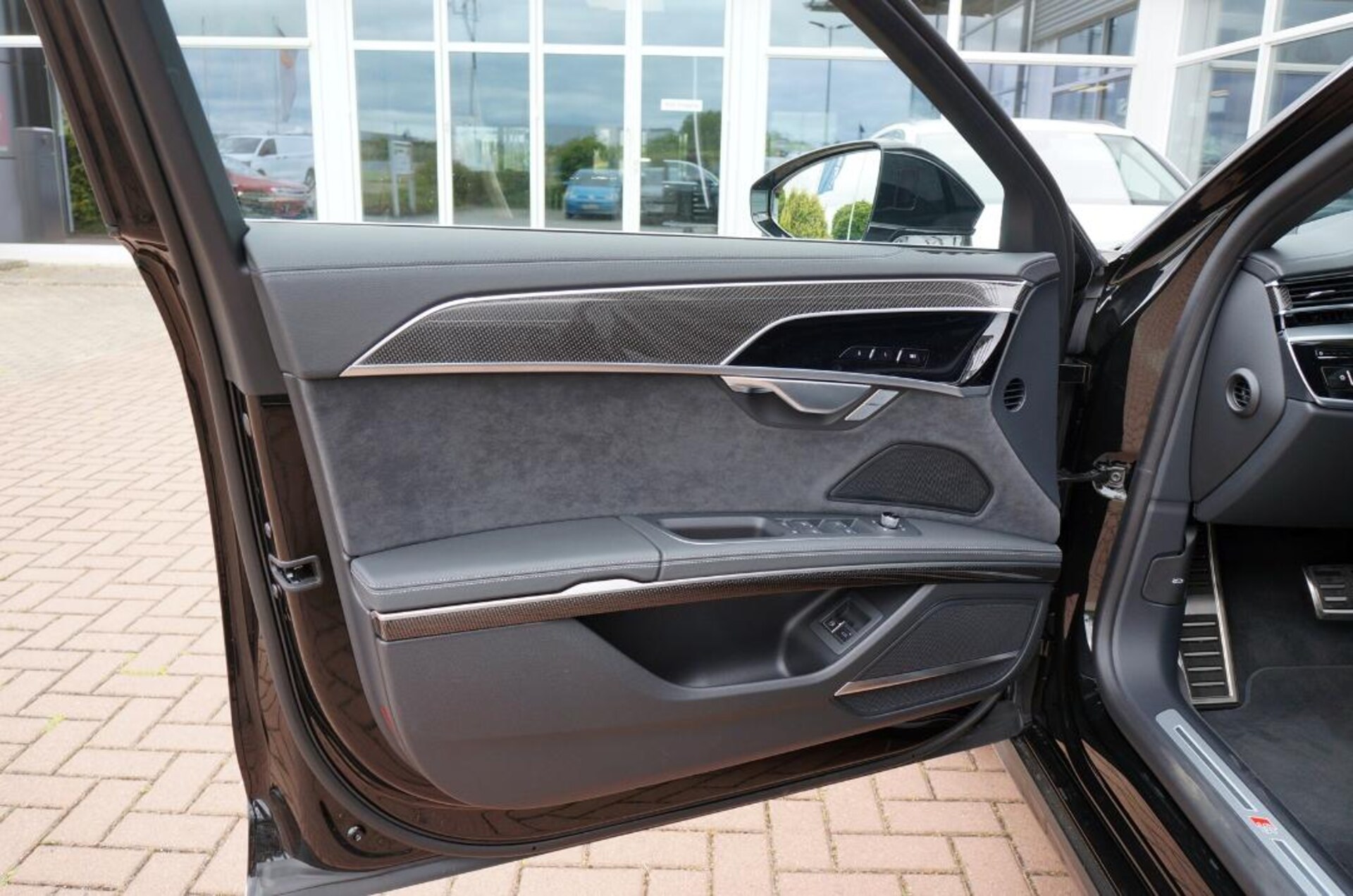 Audi A8 L TFSI e