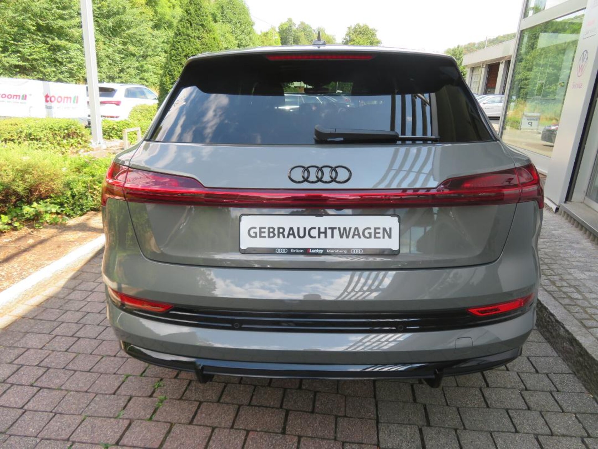 Audi e-tron S line