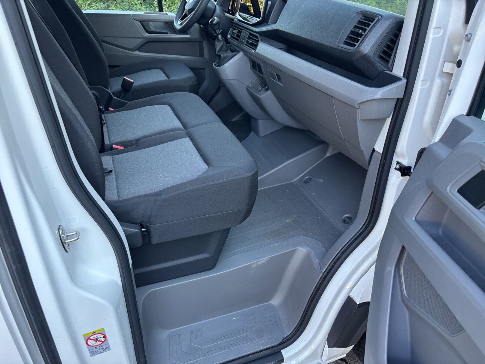 Volkswagen Crafter Kasten mittlerer Radstand – Bild 8