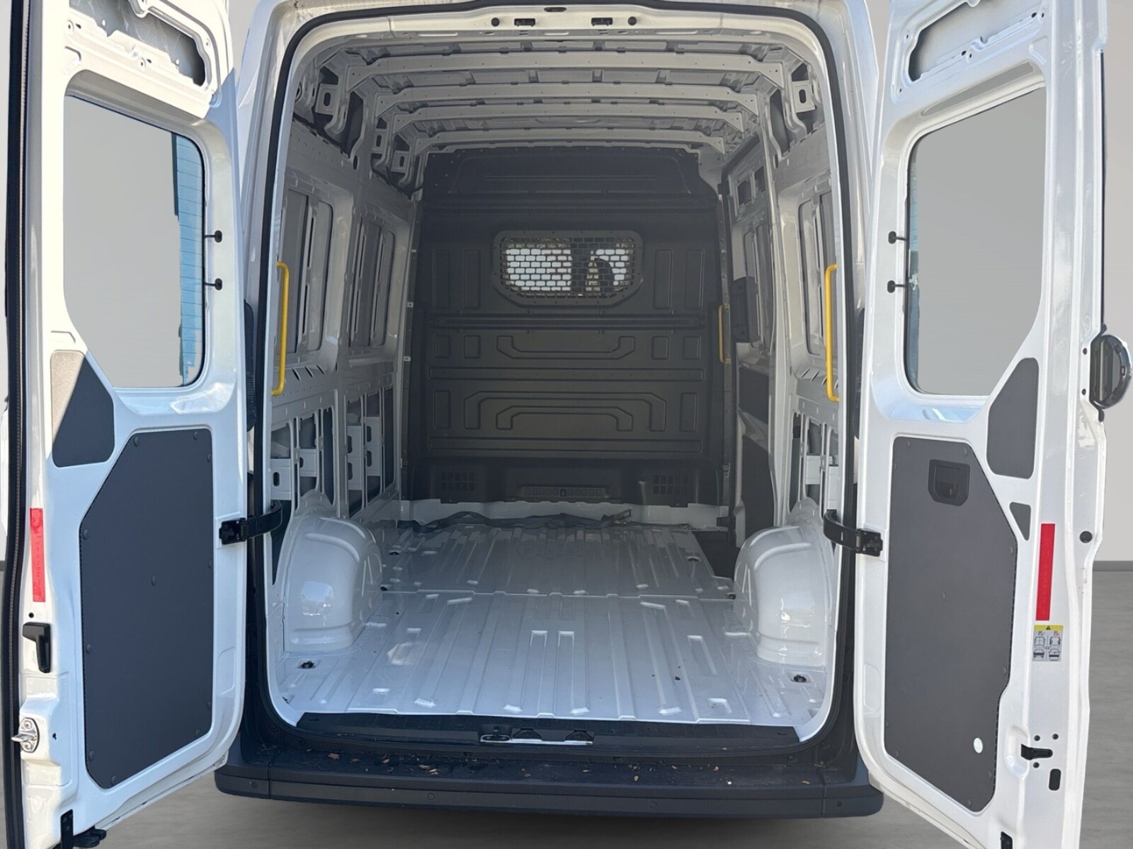 Volkswagen Crafter Kasten mittlerer Radstand – Bild 9