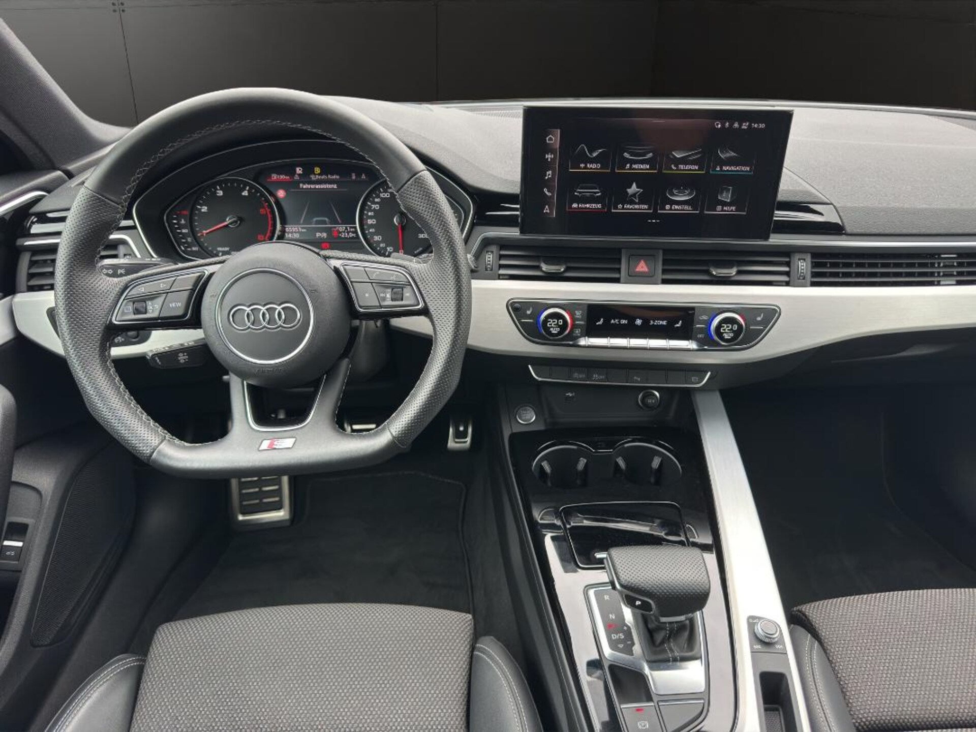 Audi A4 Avant S line