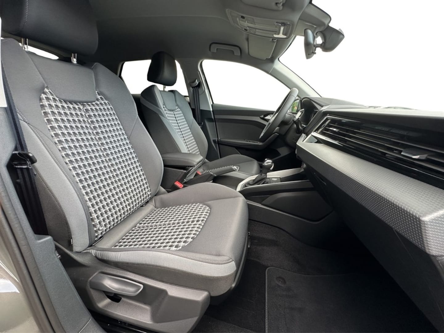 Bild über Audi A1 Sportback S line 35 TFSI S tronic - für weitere Informationen kontaktieren Sie den Audi Partner