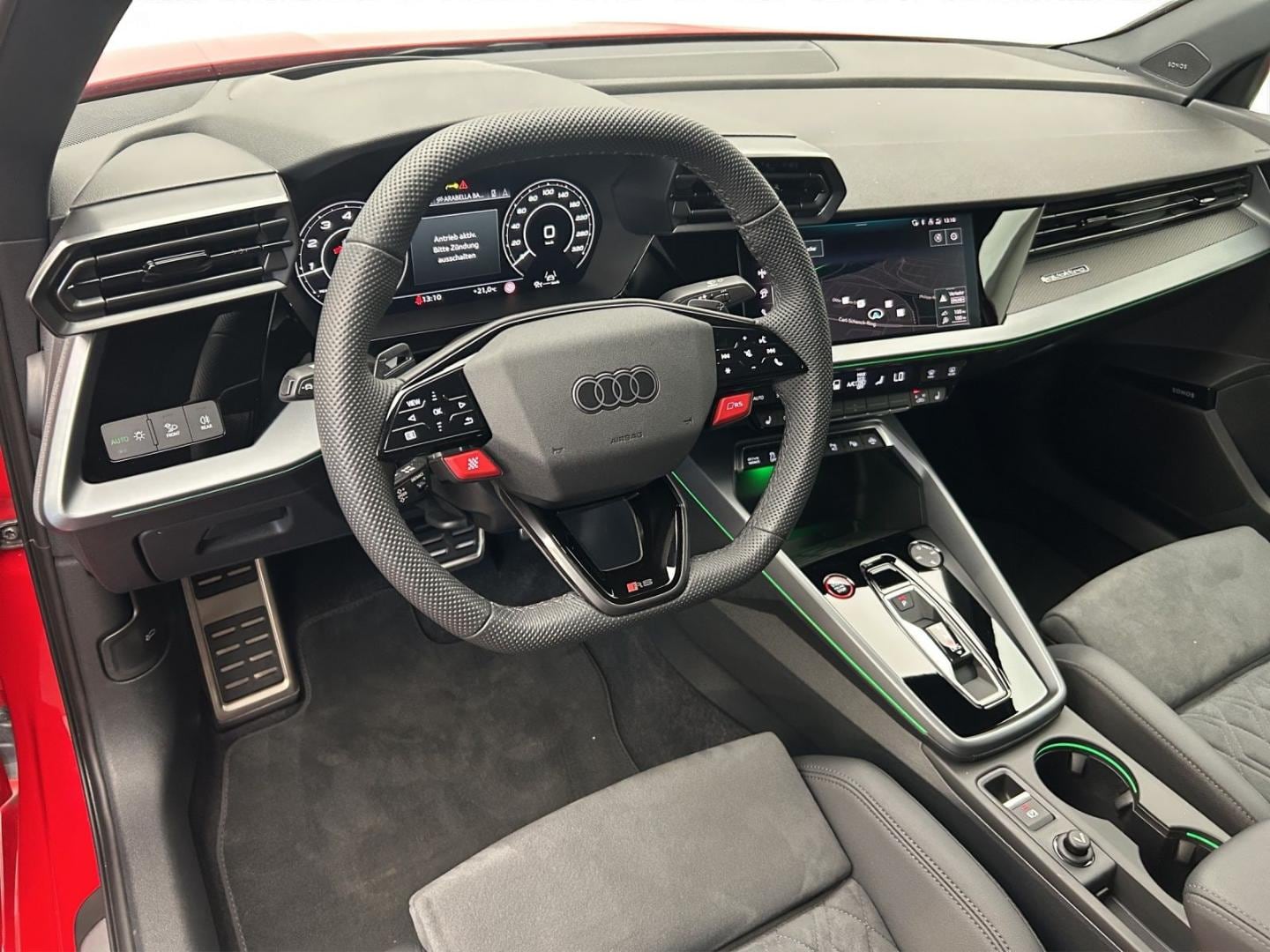 Bild über Audi RS 3 Limousine TFSI quattro 294 kW S tronic - für weitere Informationen kontaktieren Sie den Audi Partner