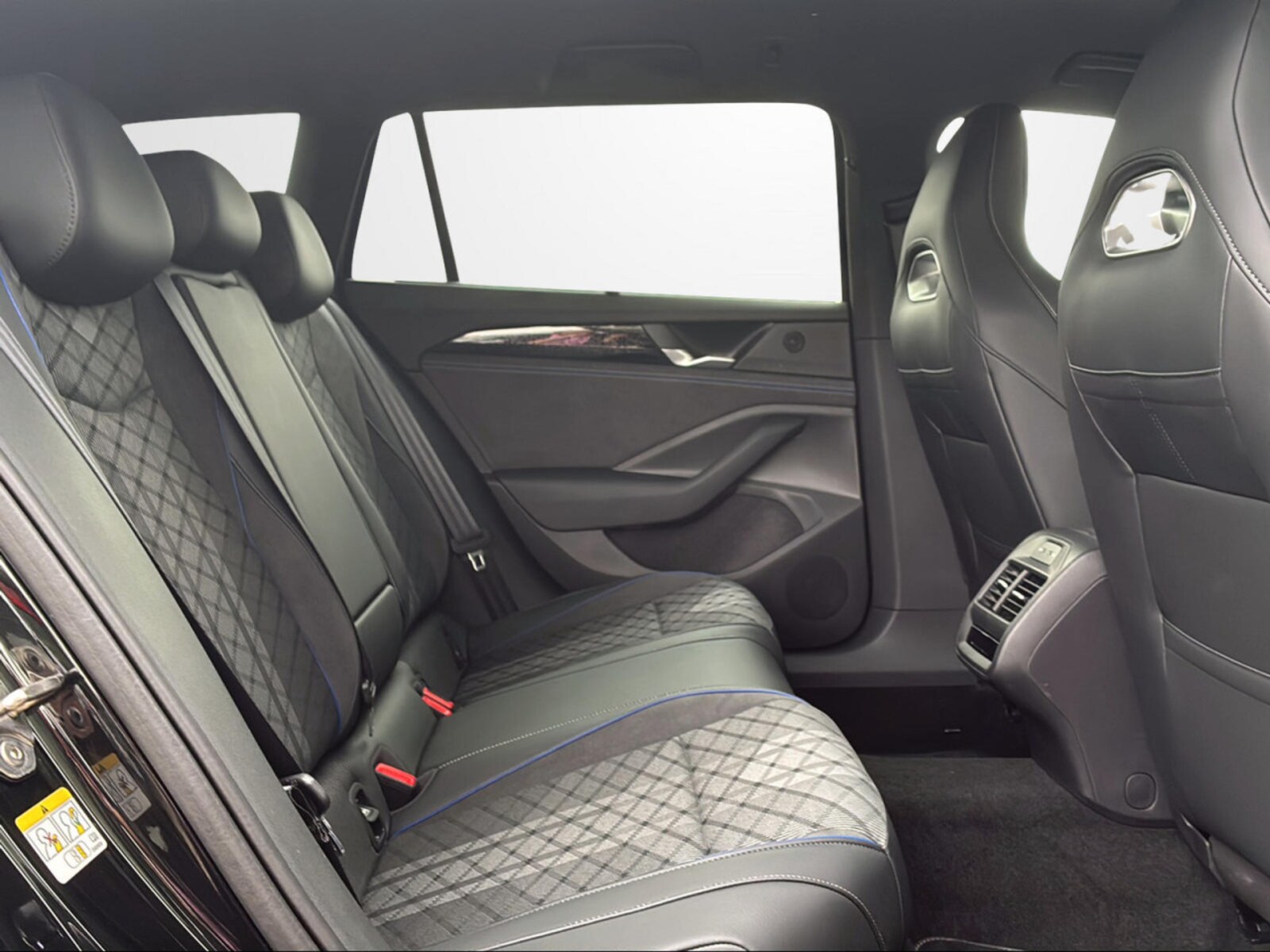 Volkswagen Passat – Bild 12