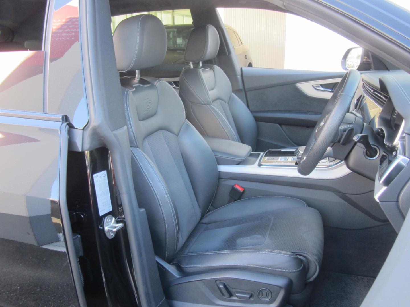 Image about Audi Q8 55 TFSI quattro S line 250(340) kW(PS) tiptronic