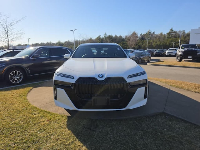 2025 BMW 740i