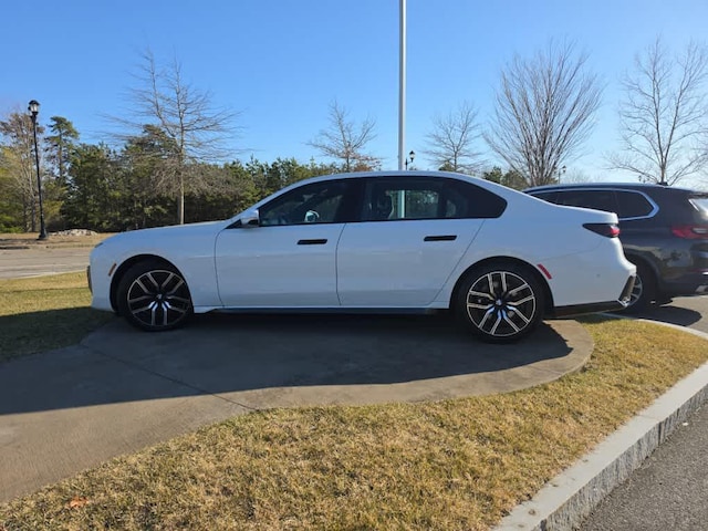 2025 BMW 740i