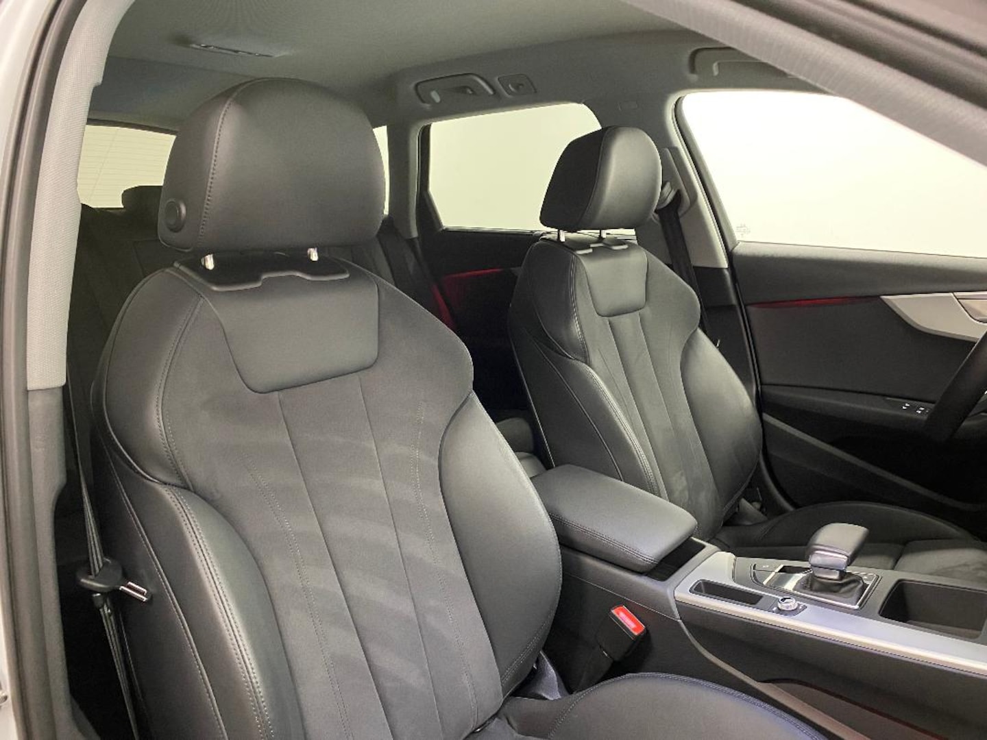 Bild über Audi A4 Avant advanced 40 TFSI S tronic - für weitere Informationen kontaktieren Sie den Audi Partner