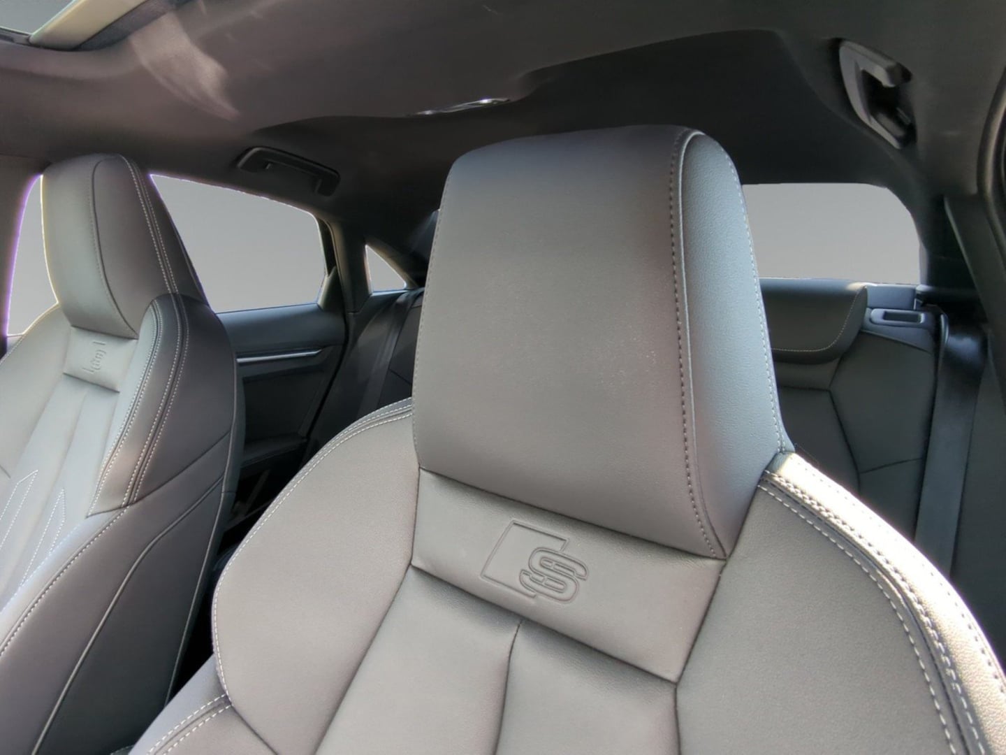 Bild über Audi S3 Limousine TFSI quattro S tronic - für weitere Informationen kontaktieren Sie den Audi Partner