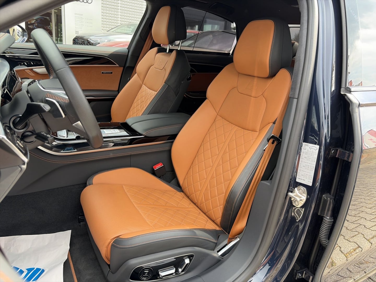 Bild über Audi A8 60 TFSI quattro tiptronic - für weitere Informationen kontaktieren Sie den Audi Partner