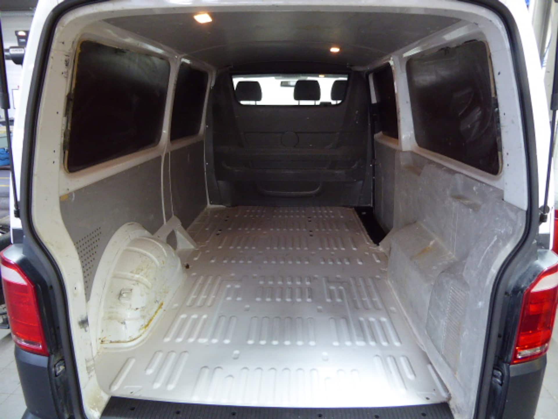 Volkswagen T6 Transporter Kombi langer Radstand