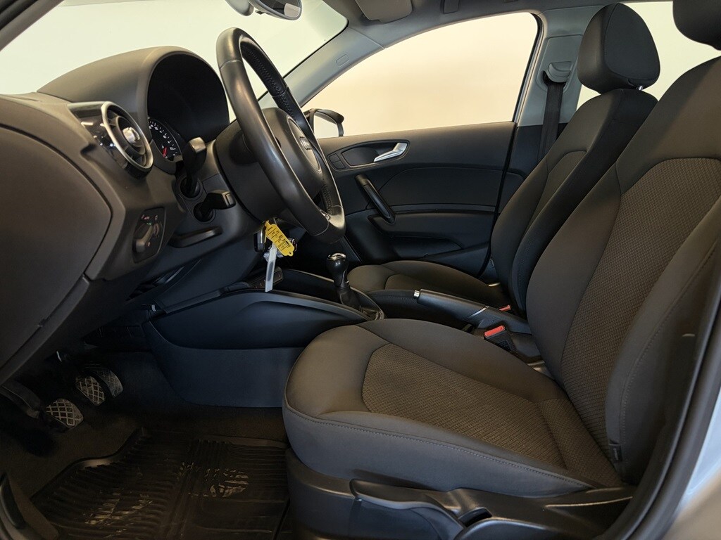 Bild som visar&nbsp;Audi A1 Sportback&nbsp;A1 1.2 TFSI 63(86) kW(hk) 5-växlad - för mer information kontakta din Audi Partner