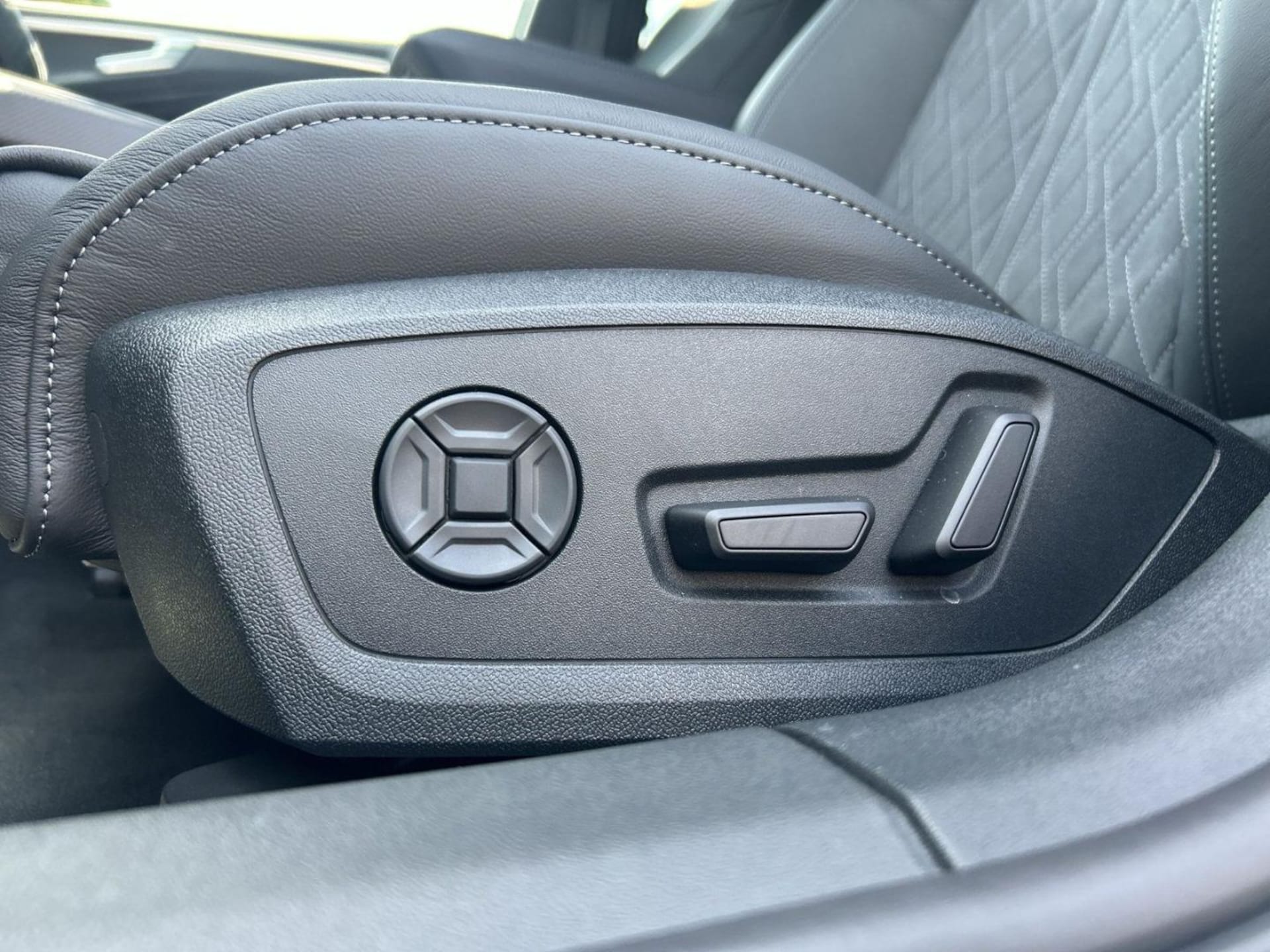 Audi A6 Avant edition one