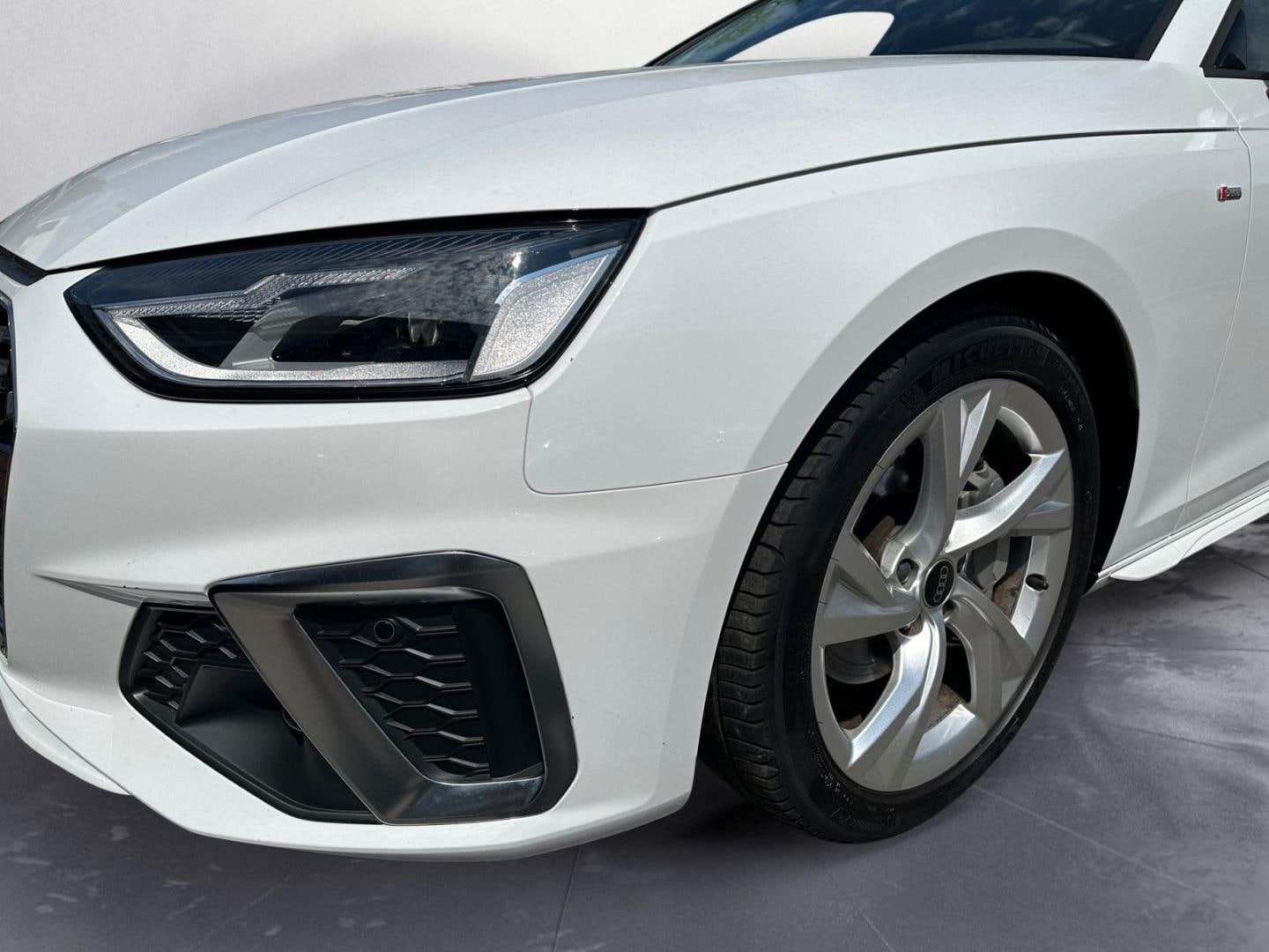 Bild über Audi A4 Avant S line 40 TFSI S tronic - für weitere Informationen kontaktieren Sie den Audi Partner