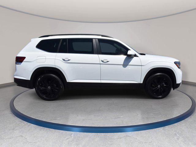 2022 Volkswagen Atlas SE w/Tech - Photo 6