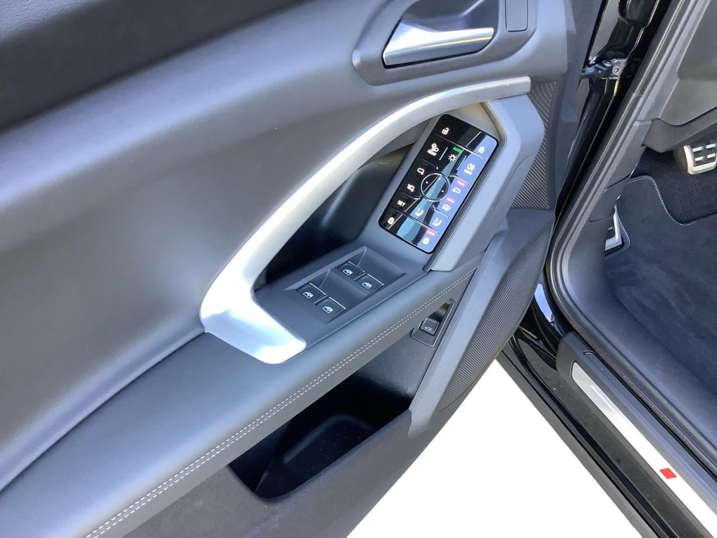 Bild über Audi Q5 SUV TDI quattro 150 kW S tronic - für weitere Informationen kontaktieren Sie den Audi Partner