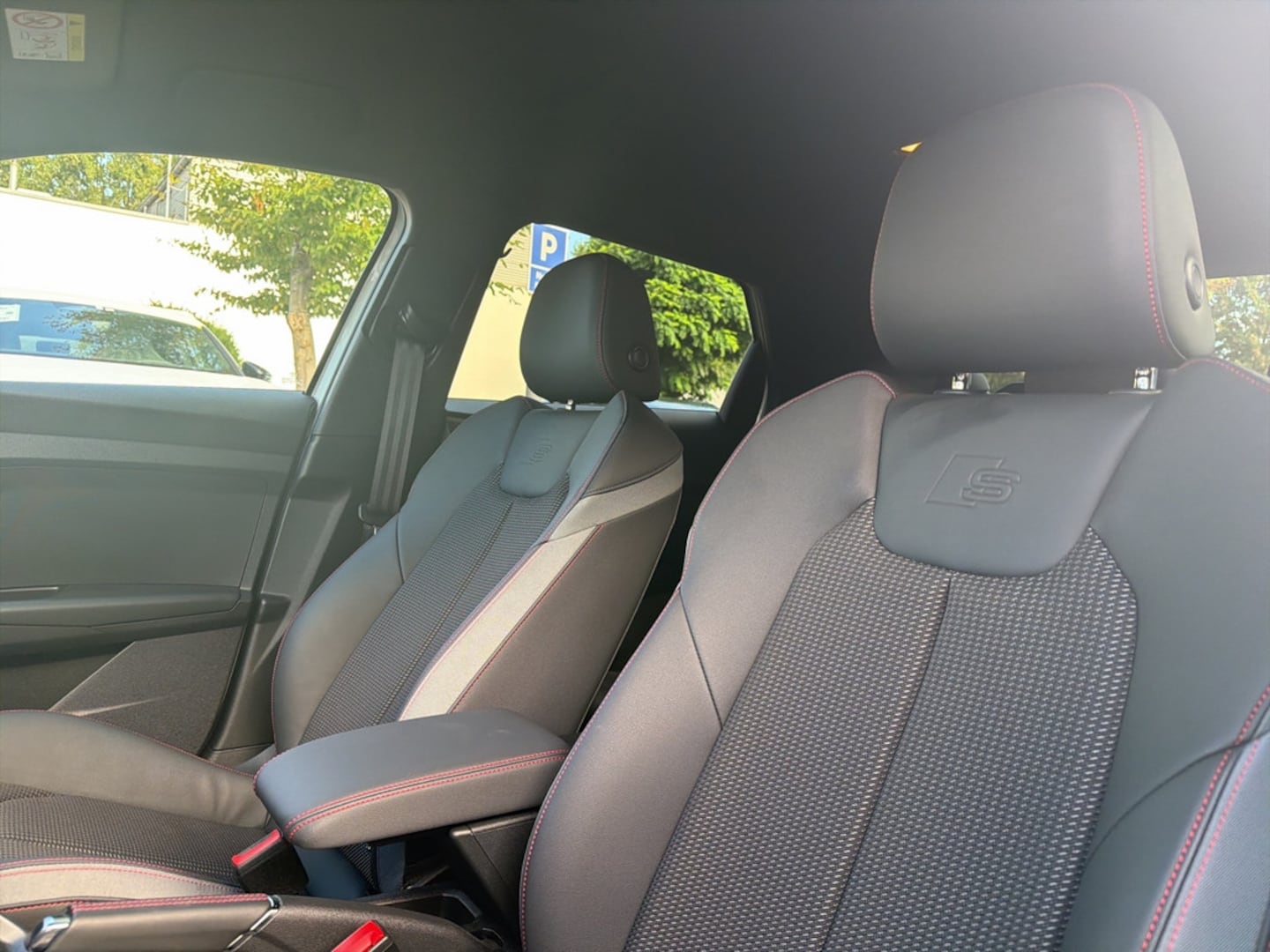 Bild über Audi A1 Sportback S line 25 TFSI S tronic - für weitere Informationen kontaktieren Sie den Audi Partner