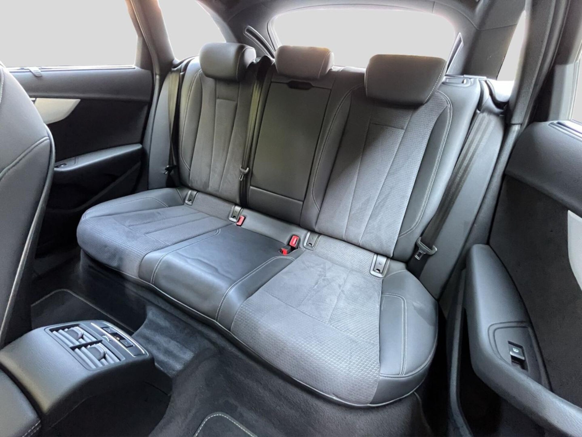 Audi A4 Avant S line