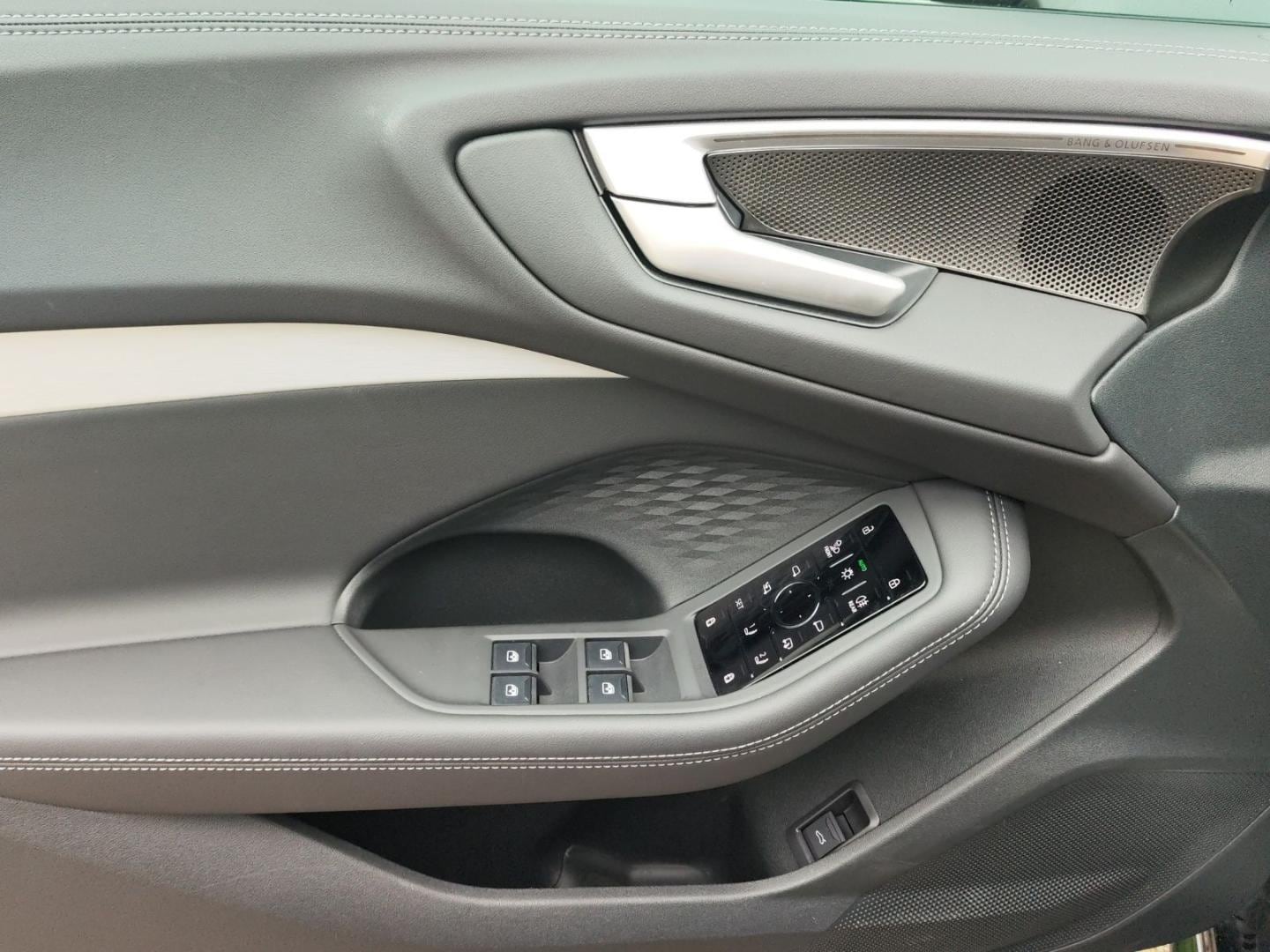 Bild über Audi A5 Avant TDI 150 kW S tronic - für weitere Informationen kontaktieren Sie den Audi Partner