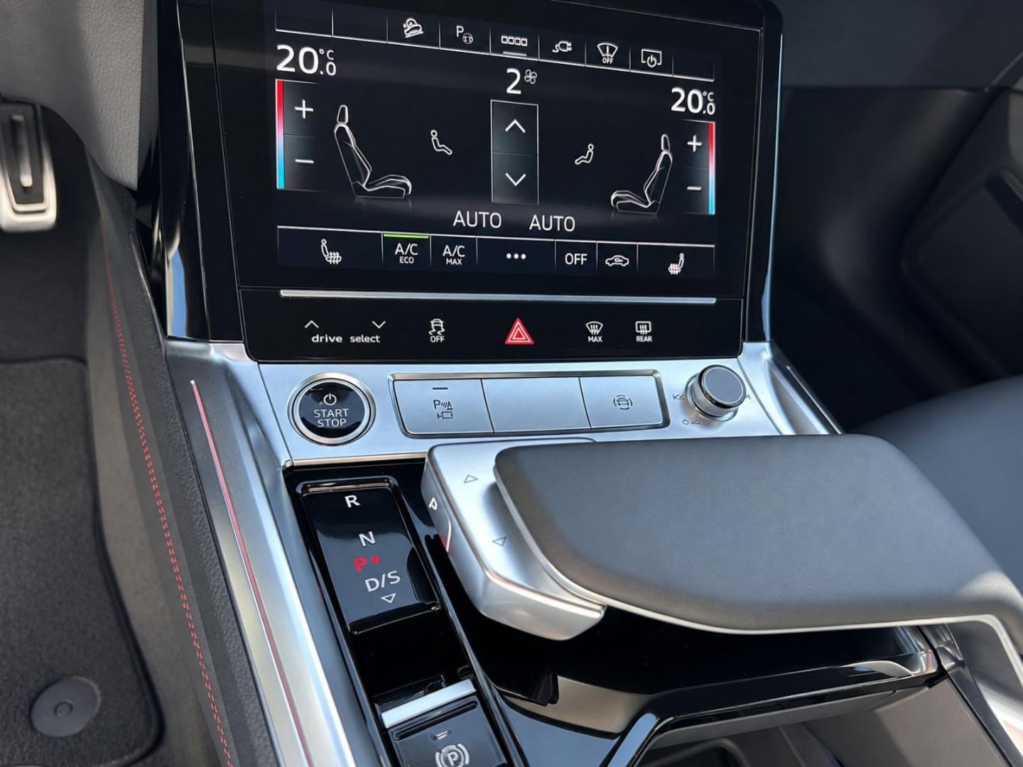 Bild über Audi Q8 e-tron S line 50 e-tron quattro - für weitere Informationen kontaktieren Sie den Audi Partner