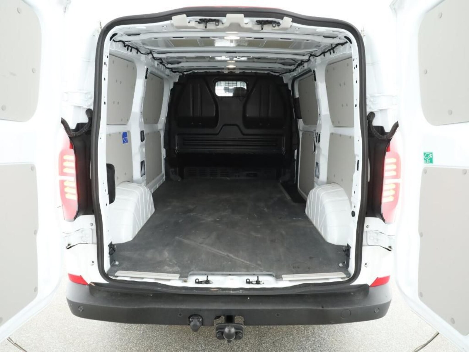 Volkswagen Transporter Kasten kurzer Radstand – Bild 6