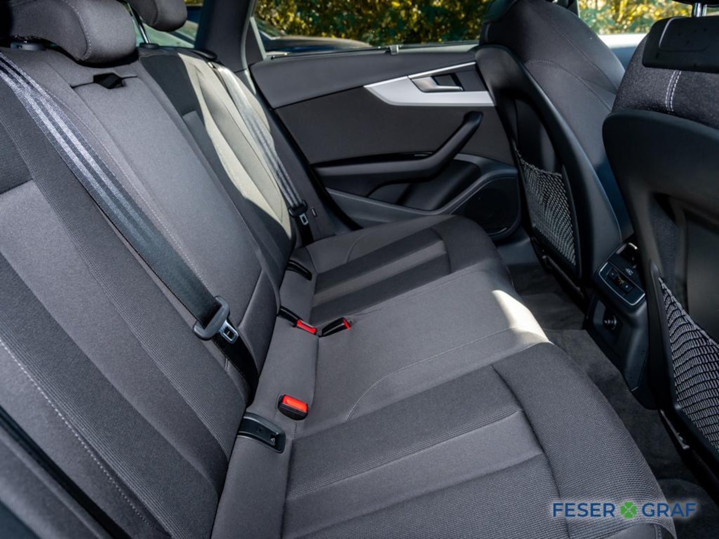 Bild über Audi A4 Avant S line 35 TFSI S tronic - für weitere Informationen kontaktieren Sie den Audi Partner