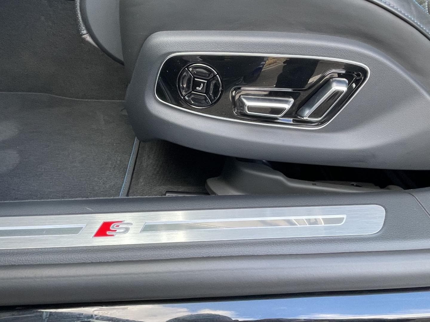 Bild über Audi A8 50 TDI quattro tiptronic - für weitere Informationen kontaktieren Sie den Audi Partner