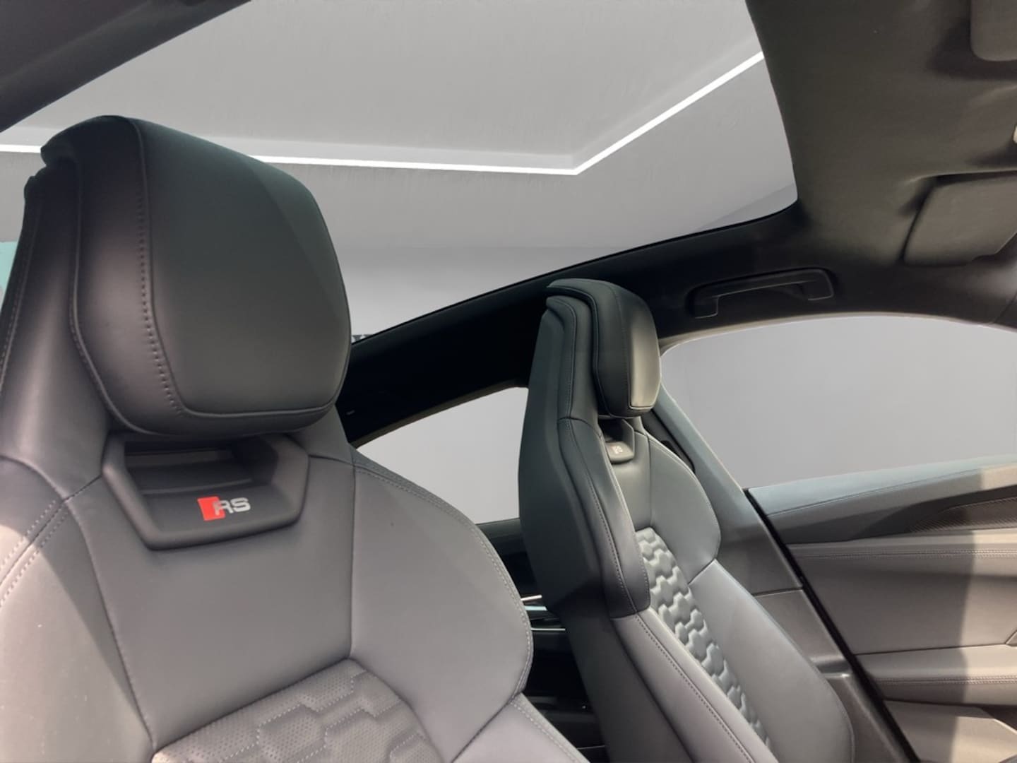 Bild über Audi RS e-tron GT e-tron quattro - für weitere Informationen kontaktieren Sie den Audi Partner
