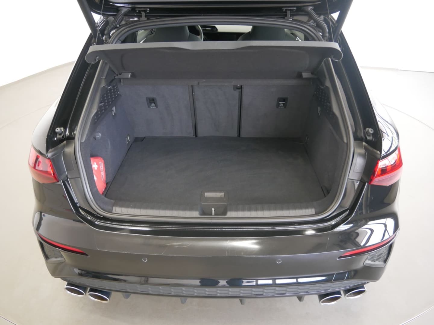Bild über Audi S3 Sportback TFSI quattro S tronic - für weitere Informationen kontaktieren Sie den Audi Partner