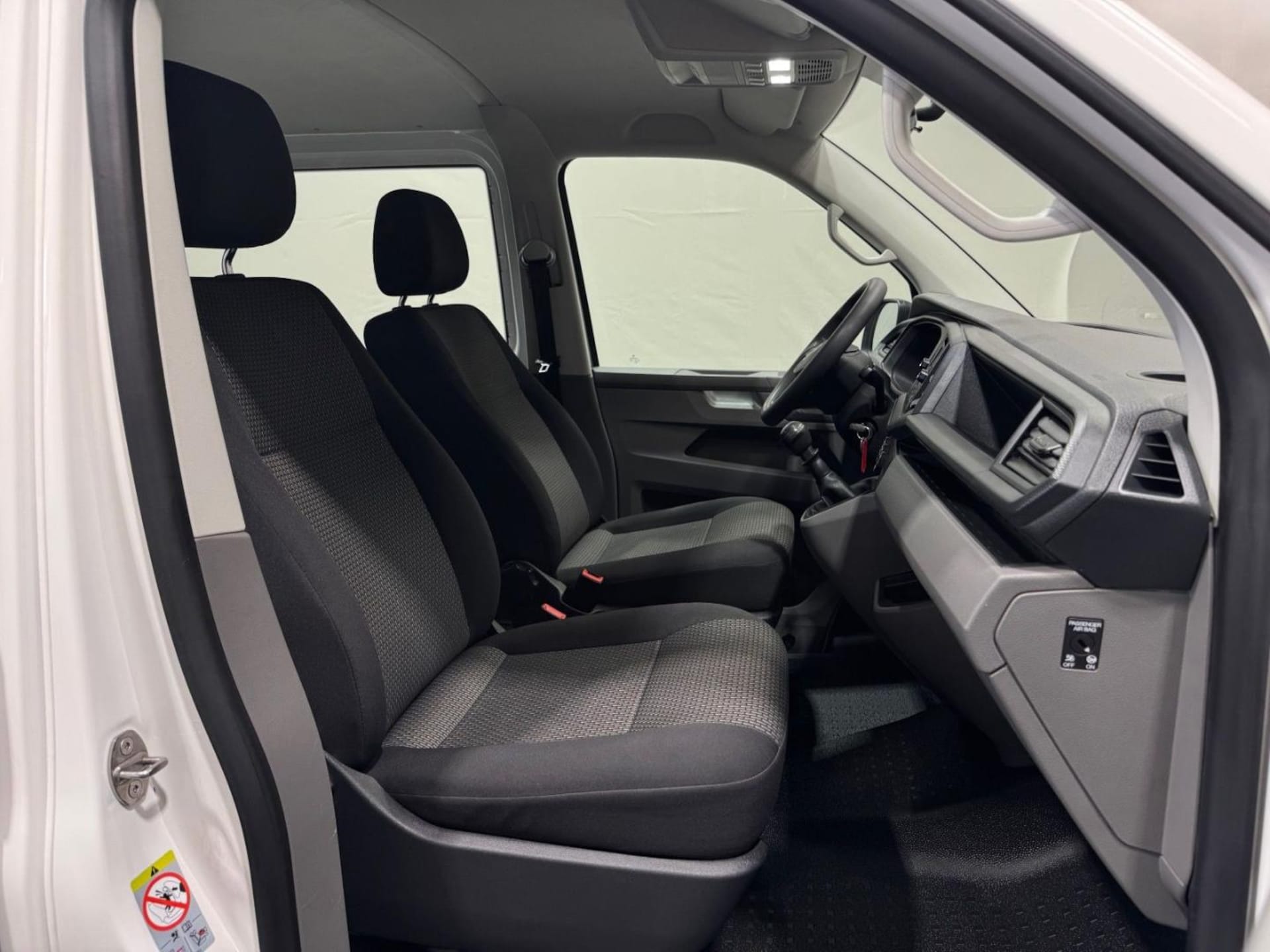 Volkswagen T6.1 Transporter Kombi langer Radstand
