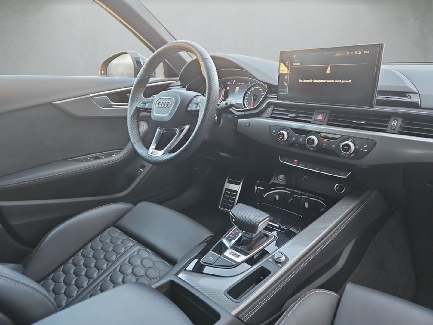 Bild über Audi RS 4 Avant TFSI quattro tiptronic - für weitere Informationen kontaktieren Sie den Audi Partner