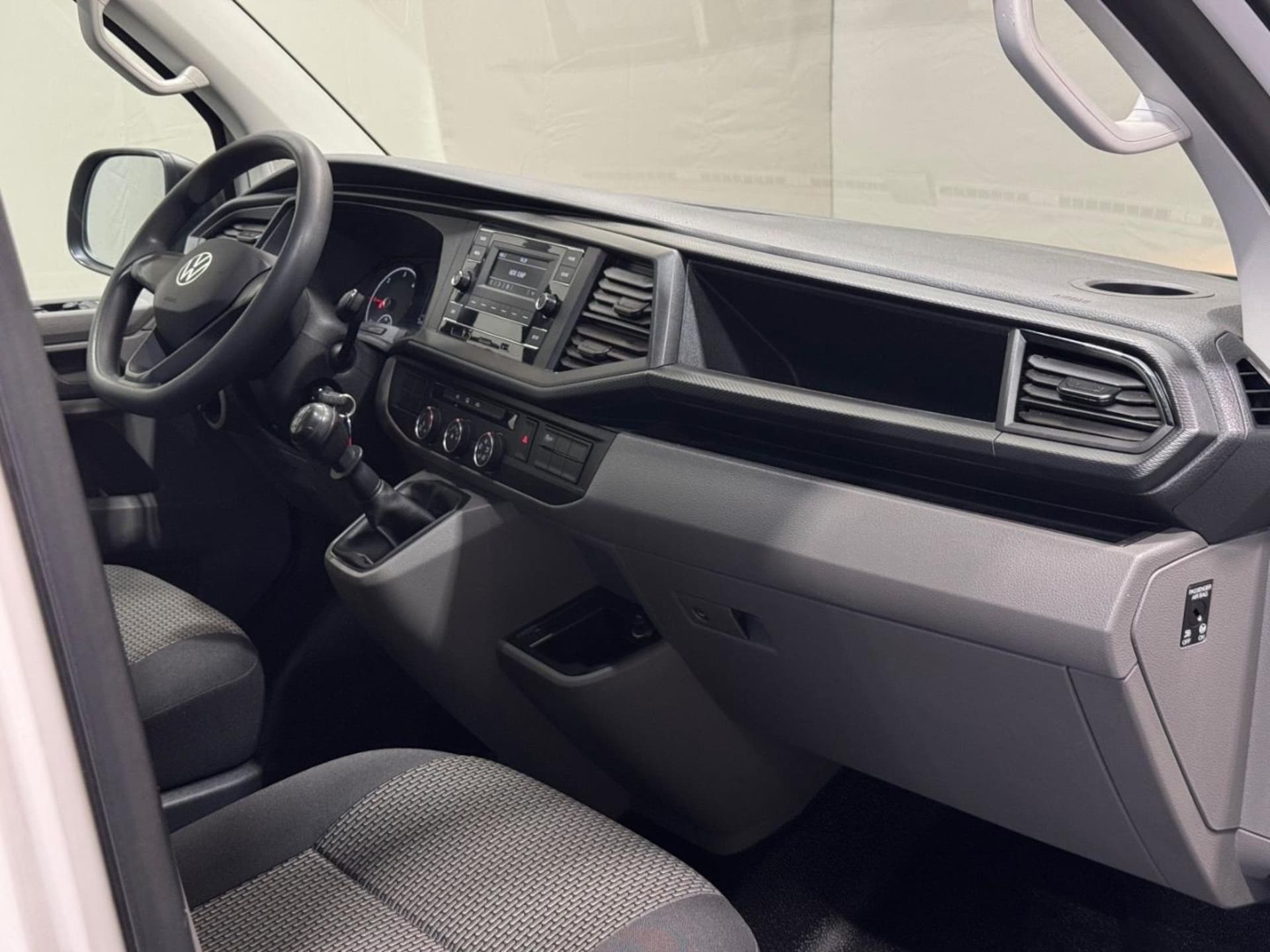 Volkswagen T6.1 Transporter Kombi langer Radstand