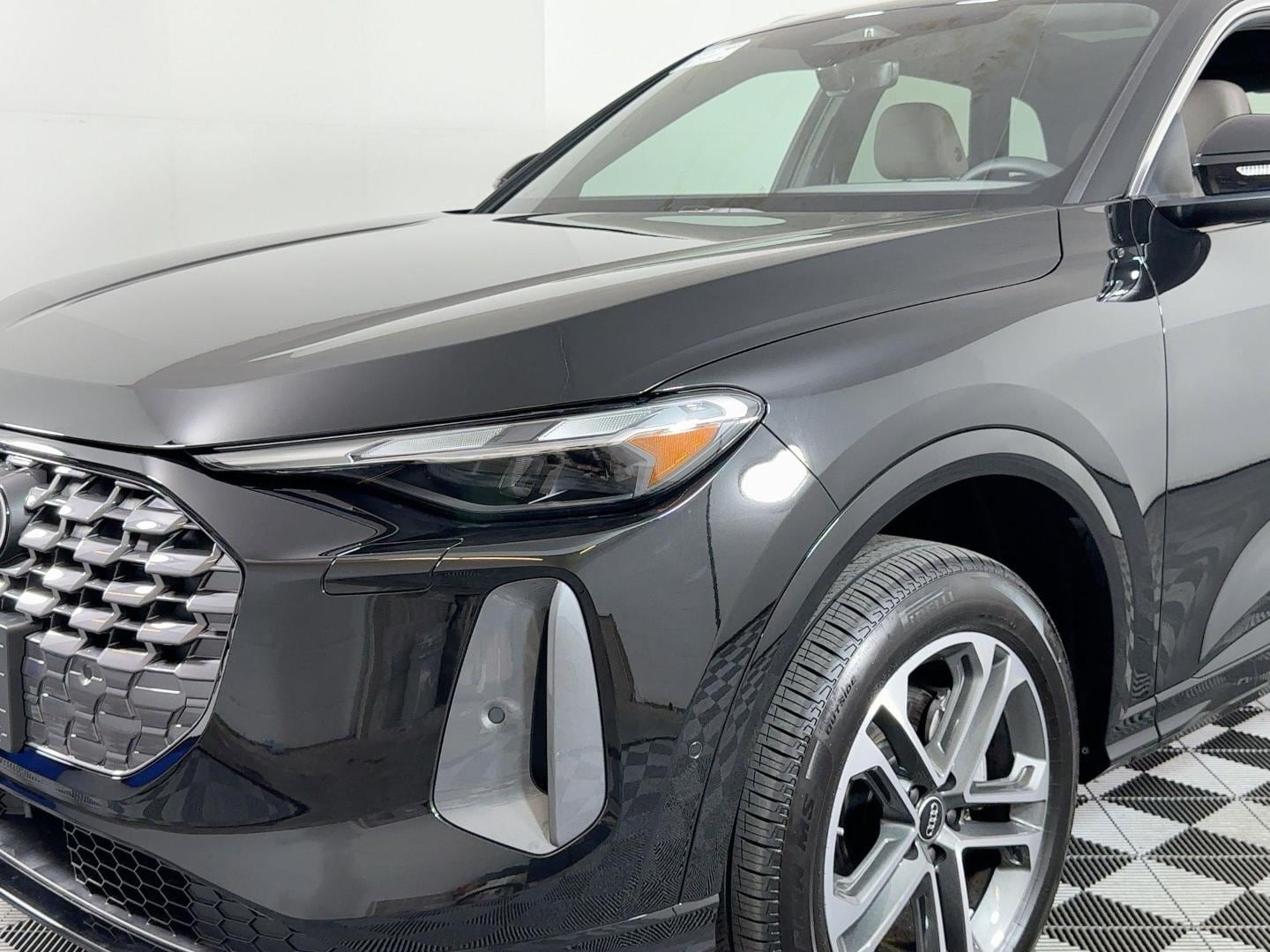 2025 Audi Q5 Premium - Photo 8