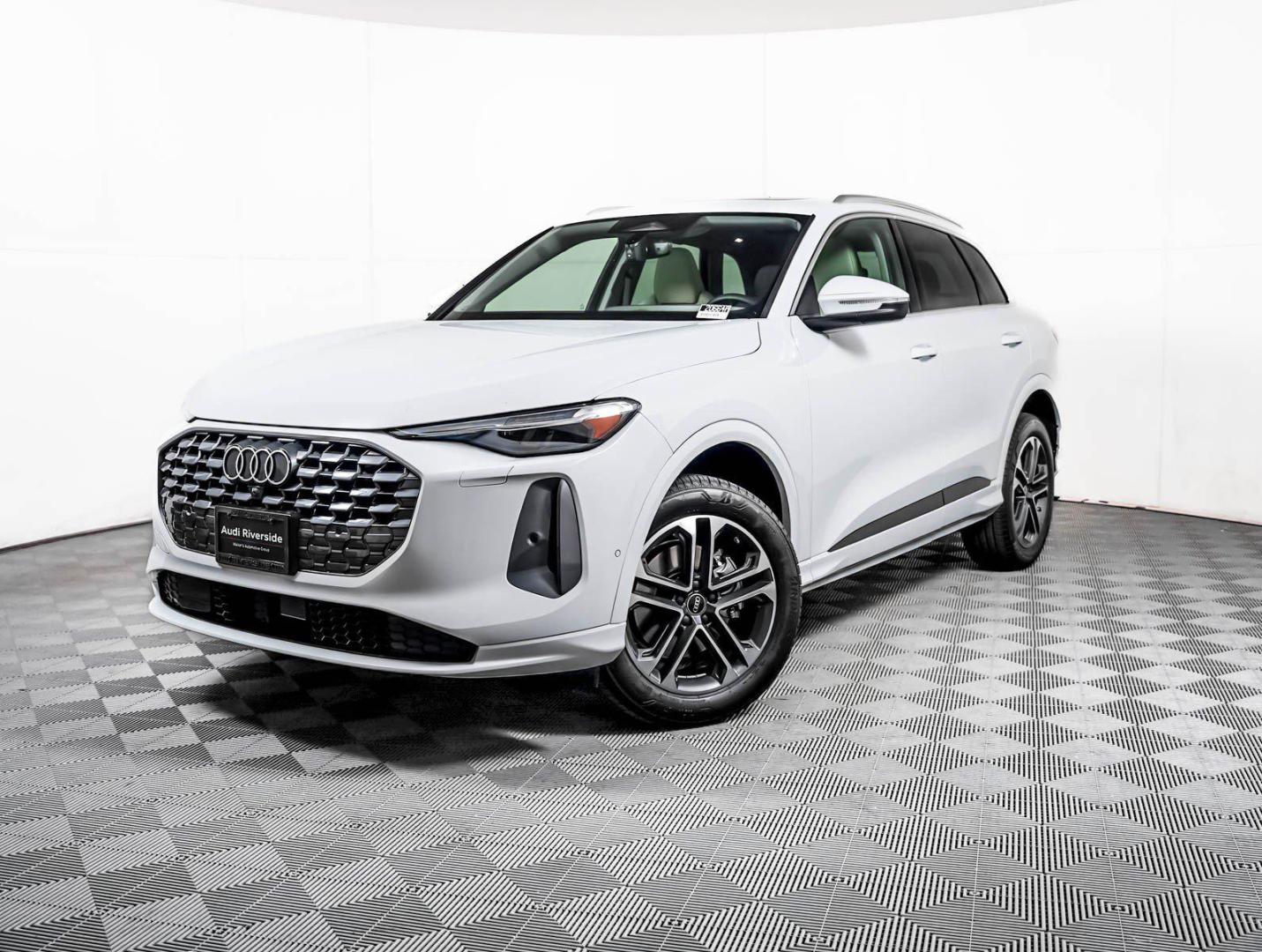 2026 Audi Q5 Premium Plus quattro's photo